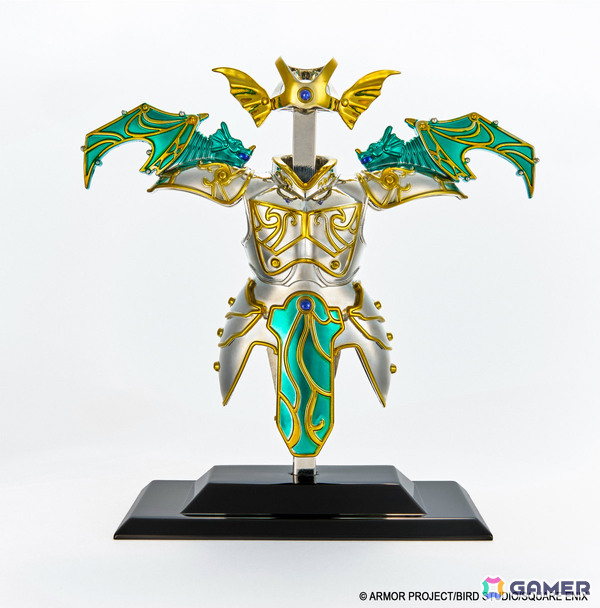 「ドラゴンクエスト」天空装備のメタリックフィギュアがアンティークゴールドで登場！40周年記念ピンズやメタルスライムたちのミニパペットぬいぐるみもの画像1