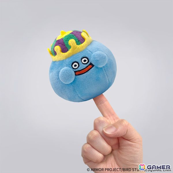 「ドラゴンクエスト」天空装備のメタリックフィギュアがアンティークゴールドで登場！40周年記念ピンズやメタルスライムたちのミニパペットぬいぐるみもの画像