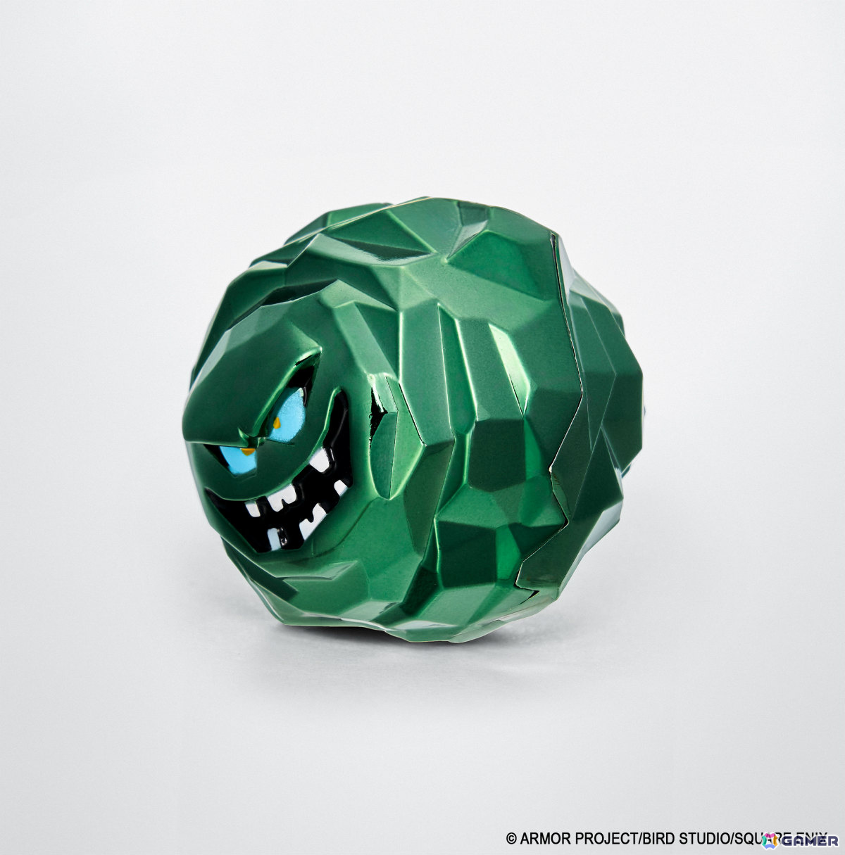 「ドラゴンクエスト」天空装備のメタリックフィギュアがアンティークゴールドで登場！40周年記念ピンズやメタルスライムたちのミニパペットぬいぐるみもの画像19