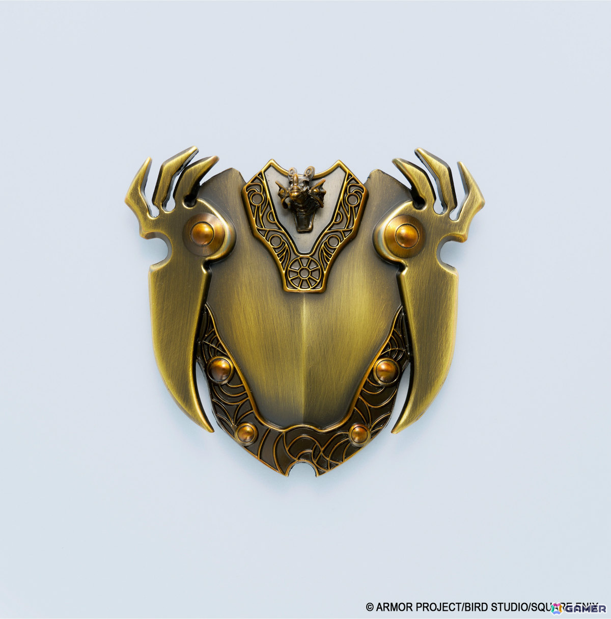 「ドラゴンクエスト」天空装備のメタリックフィギュアがアンティークゴールドで登場！40周年記念ピンズやメタルスライムたちのミニパペットぬいぐるみもの画像9