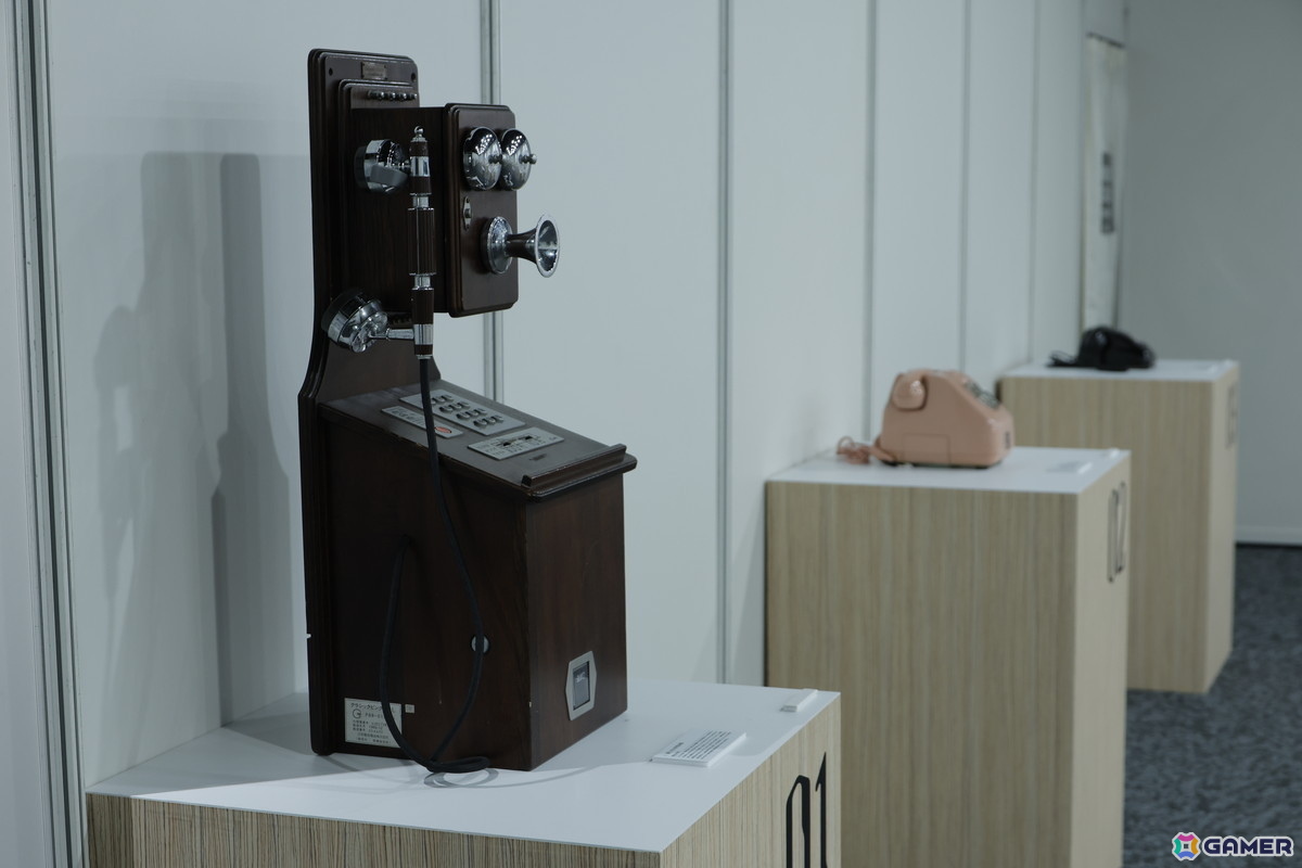 「050-5893-5336展」(ひとのでんわ展)レポート&藤澤 仁氏インタビュー:黒電話や公衆電話、携帯電話まで、さまざまな時代の電話から手がかりを集める体験が新鮮!の画像
