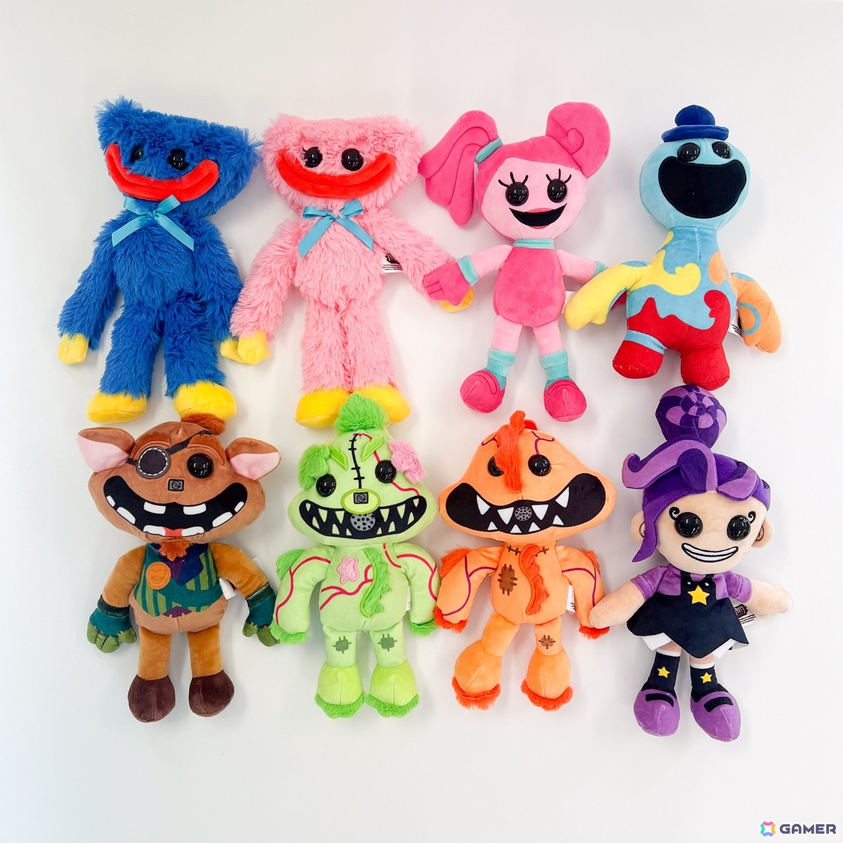 「Poppy Playtime」のブラインドぬいぐるみやフェイスポーチが2026年8月下旬より順次発売！計10点の新商品が登場の画像