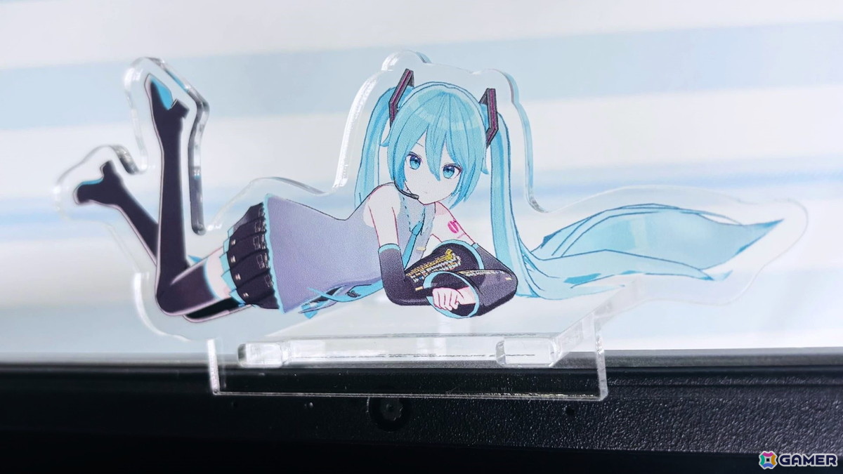 Desktop Mate 初音ミク「マジカルミライ 2026 Ver.」DLCがリリース！「湖のソナーレ」テーマの特別衣装の画像