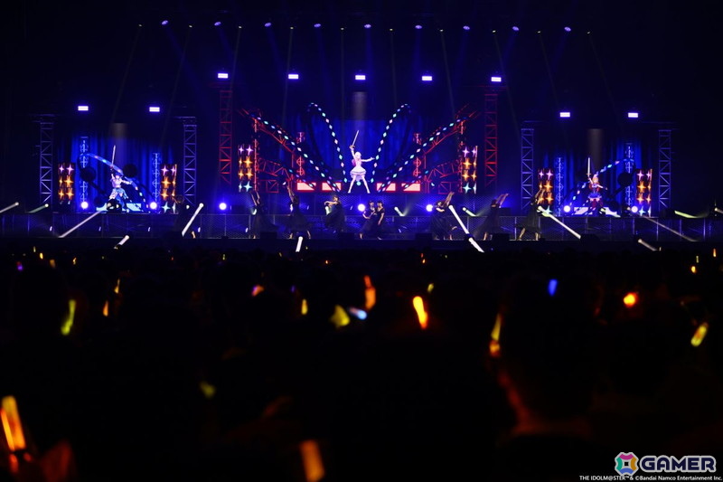 「アイマス」20周年イヤーのラストを飾る初の越境xRライブ開幕！全編ダンス特化で魅せた「IWSF2026」第1公演「YAKUDOU」レポートの画像