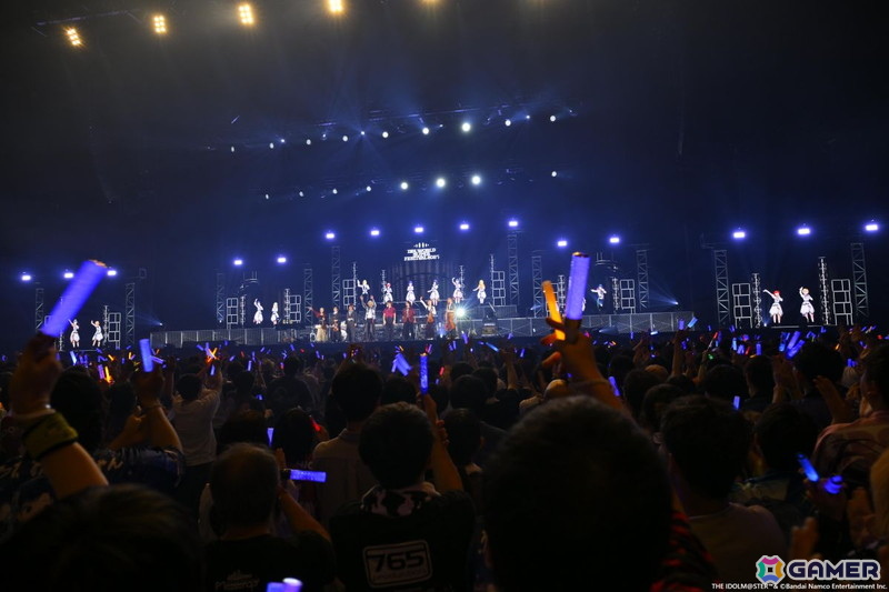 「アイマス」の実力派アイドルたちによる歌声とバンド&ストリングスの生演奏が共鳴!xRライブ「IWSF2026」第2公演「ZESSYOU」レポートの画像