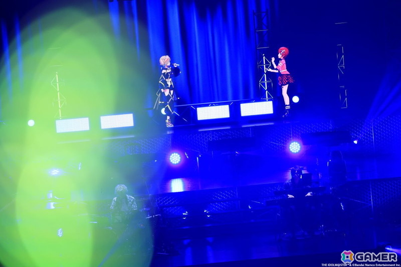 「アイマス」の実力派アイドルたちによる歌声とバンド&ストリングスの生演奏が共鳴!xRライブ「IWSF2026」第2公演「ZESSYOU」レポートの画像
