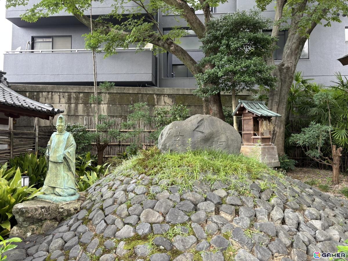ゲーム中には登場しないが、安井金比羅宮のなかには久志塚という櫛を供養する場も。美容師や理髪業など、美容関係の仕事に就く人々からの信仰を広く集めているそうだ。