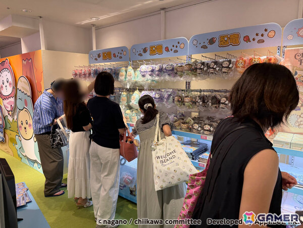 「ちいかわぽけっと POP UP STORE」東京会場のレポートが公開！恐竜とアリスをモチーフにした新作グッズがずらりの画像13