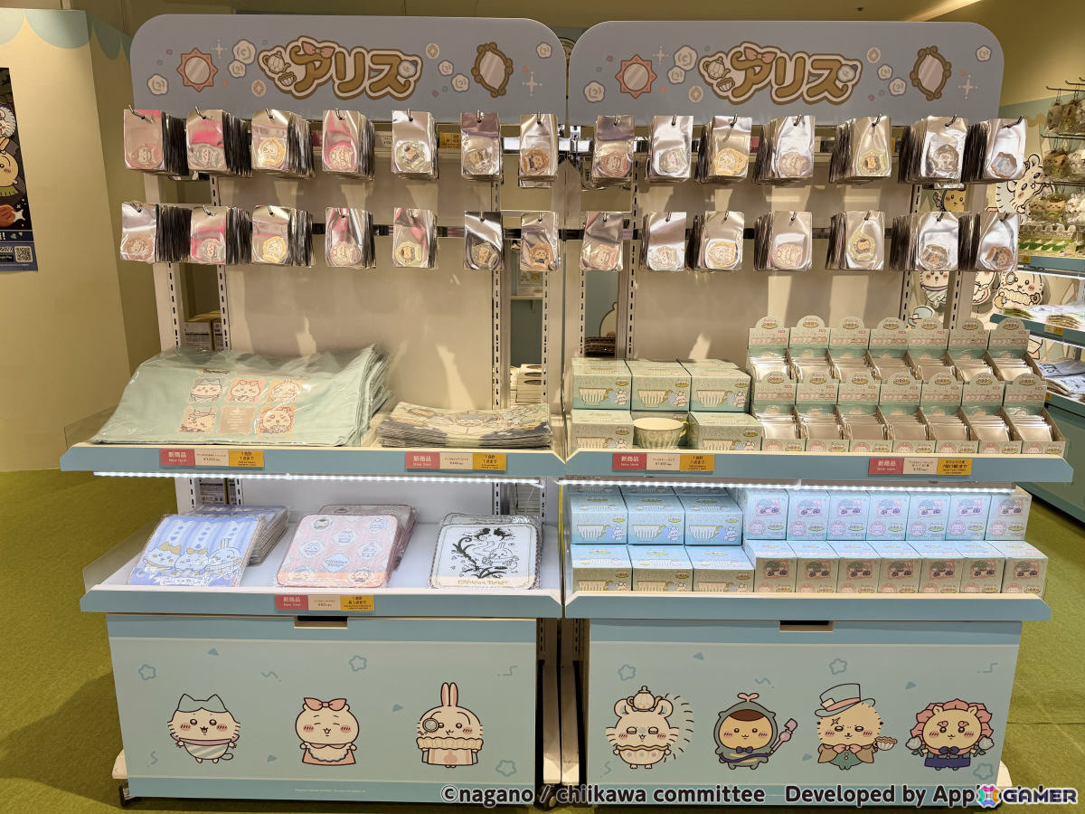 「ちいかわぽけっと POP UP STORE」東京会場のレポートが公開!恐竜とアリスをモチーフにした新作グッズがずらりの画像