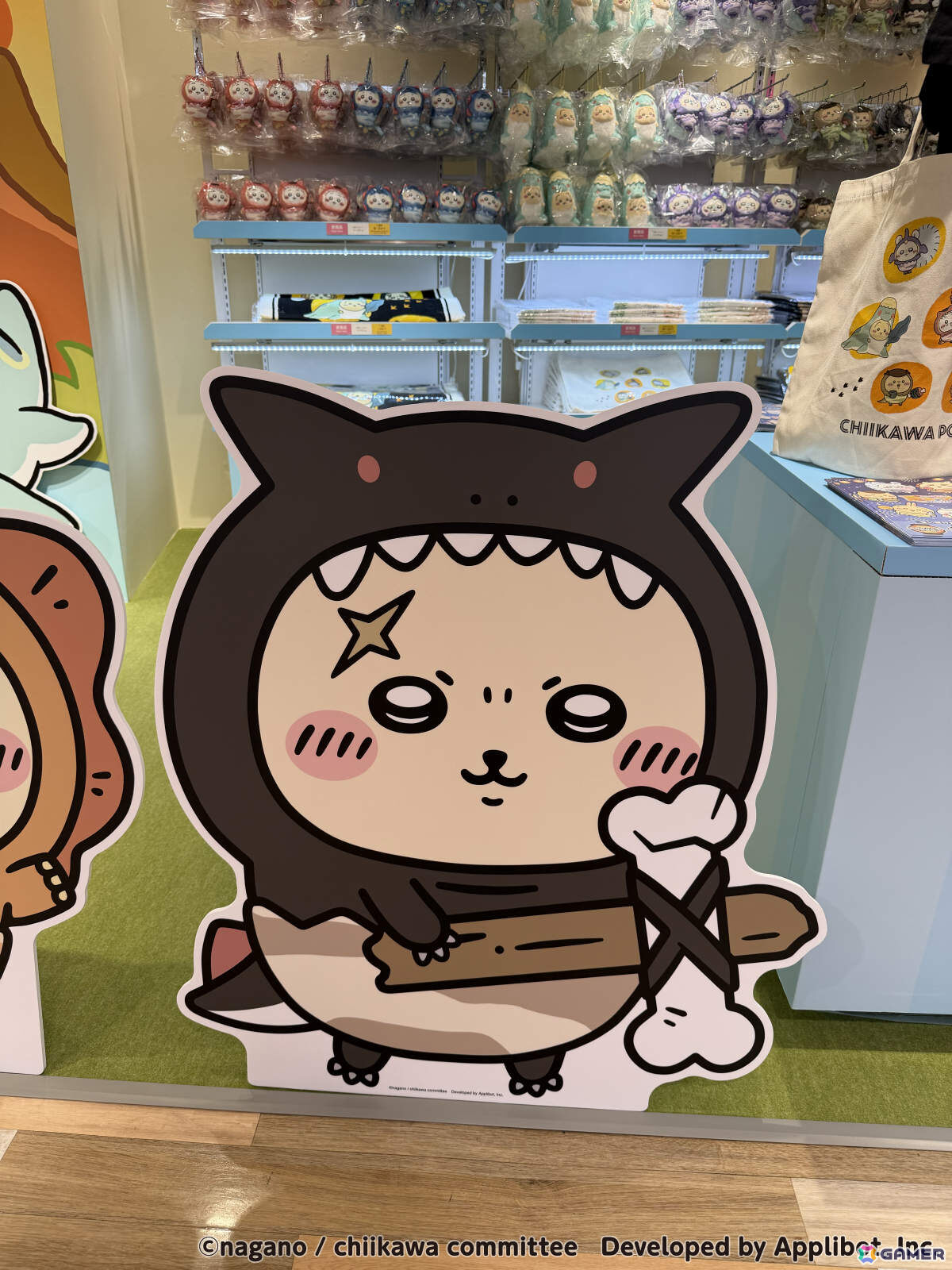 「ちいかわぽけっと POP UP STORE」東京会場のレポートが公開!恐竜とアリスをモチーフにした新作グッズがずらりの画像