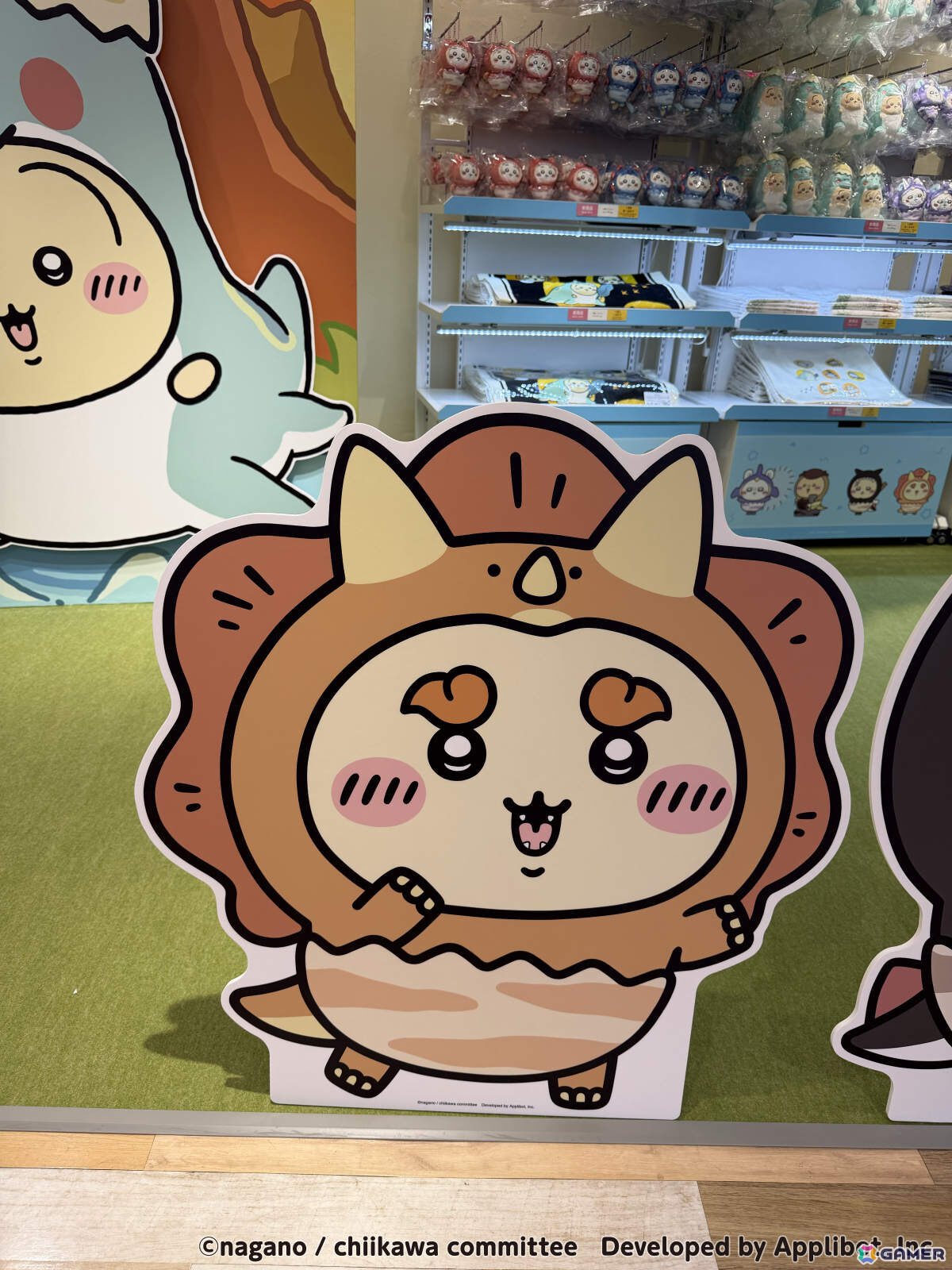 「ちいかわぽけっと POP UP STORE」東京会場のレポートが公開!恐竜とアリスをモチーフにした新作グッズがずらりの画像