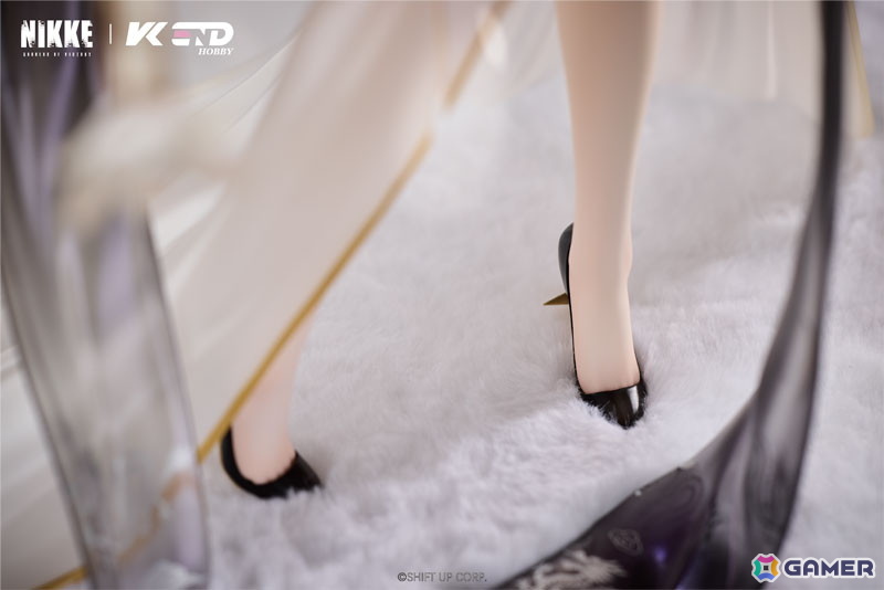「勝利の女神:NIKKE」クラウンがグローリアスフラワーの衣装で登場!圧倒的な存在感を放つ造形美と繊細な塗装で気品あふれる姿を再現の画像