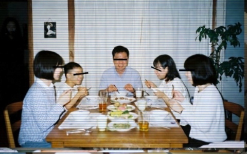 混ざってしまった写真を心霊写真と普通の写真に仕分けるホラーADV「BLACKOUT ～恐怖写真～」デモ版が配信