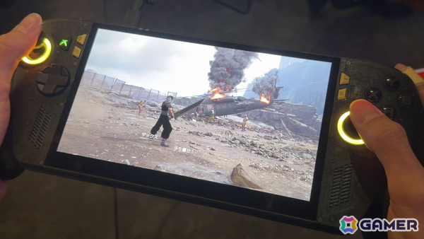 ROG20周年記念モデル「ROG XBOX Ally X20」はスケルトンデザインが魅力的！可変式D-Padや7.4型有機ELパネルなどに注目の画像18
