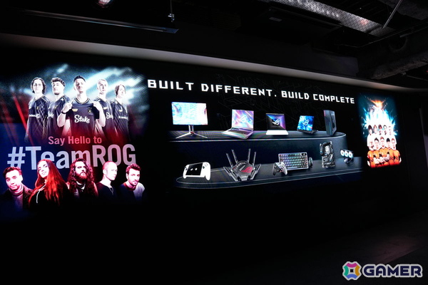 ROG20周年記念モデル「ROG XBOX Ally X20」はスケルトンデザインが魅力的！可変式D-Padや7.4型有機ELパネルなどに注目の画像2