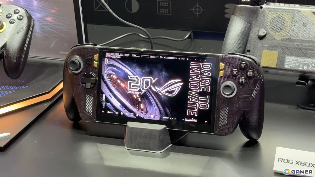ROG20周年記念モデル「ROG XBOX Ally X20」はスケルトンデザインが魅力的！可変式D-Padや7.4型有機ELパネルなどに注目の画像