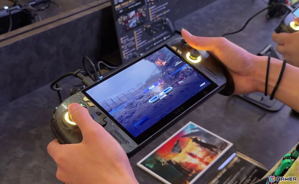 ROG20周年記念モデル「ROG XBOX Ally X20」はスケルトンデザインが魅力的！可変式D-Padや7.4型有機ELパネルなどに注目の画像