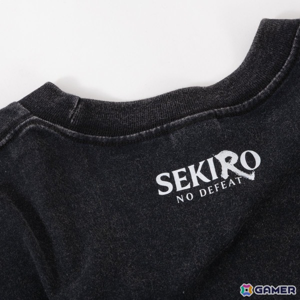 アニメ「SEKIRO: NO DEFEAT」コラボのTシャツ＆パーカーがSuperGroupiesより登場！狼や九郎、葦名弦一郎の印象的なシーンを活かしたデザインにの画像