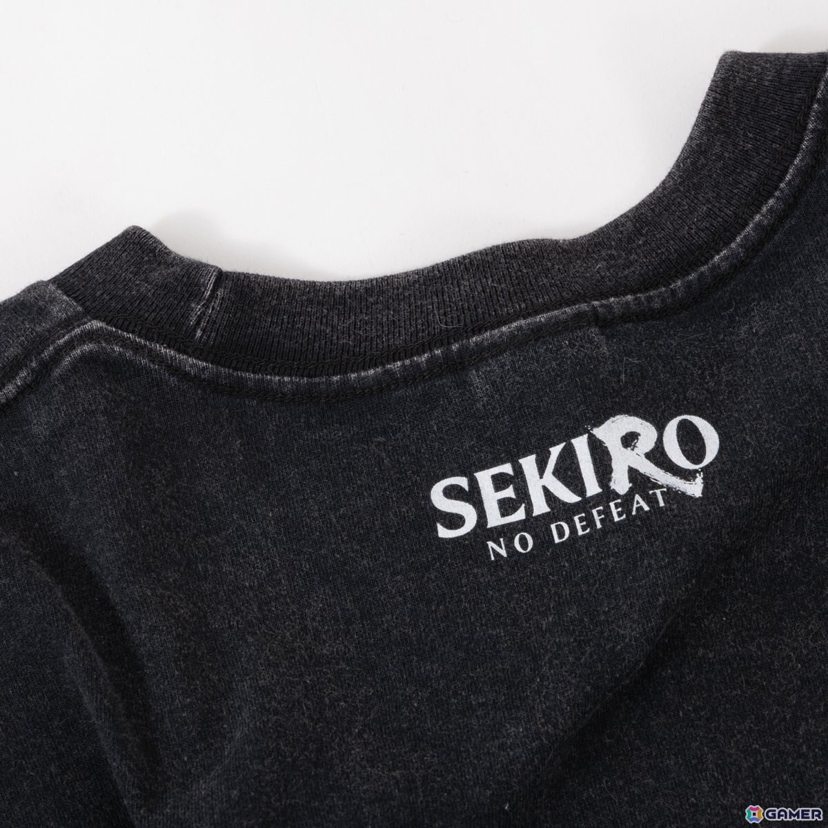 アニメ「SEKIRO: NO DEFEAT」コラボのTシャツ＆パーカーがSuperGroupiesより登場！狼や九郎、葦名弦一郎の印象的なシーンを活かしたデザインにの画像14