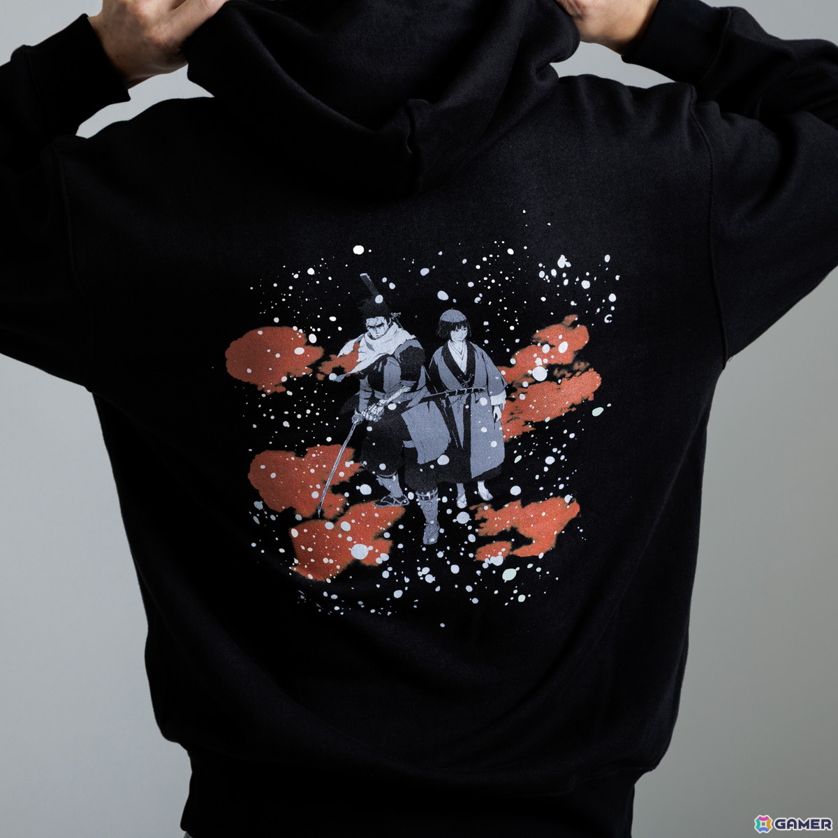 アニメ「SEKIRO: NO DEFEAT」コラボのTシャツ＆パーカーがSuperGroupiesより登場！狼や九郎、葦名弦一郎の印象的なシーンを活かしたデザインにの画像25
