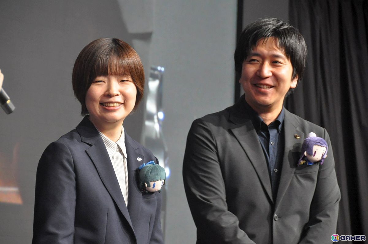 コーエーテクモゲームスの瀧波朱理氏(左)、東宝の大西孝幸氏(右)