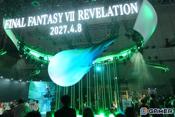 バスターソードやバイクに乗って「FFVII」の世界へ！スクウェア・エニックスブースの模様を紹介【TGS2026】の画像1
