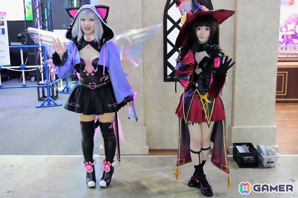コックピットを彩るコスプレイヤーさんや豪華グッズが当たる巨大ガチャが登場!見どころ満載のDMM GAMESブースレポ【TGS2026】の画像16