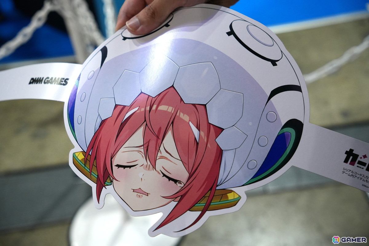 コックピットを彩るコスプレイヤーさんや豪華グッズが当たる巨大ガチャが登場!見どころ満載のDMM GAMESブースレポ【TGS2026】の画像