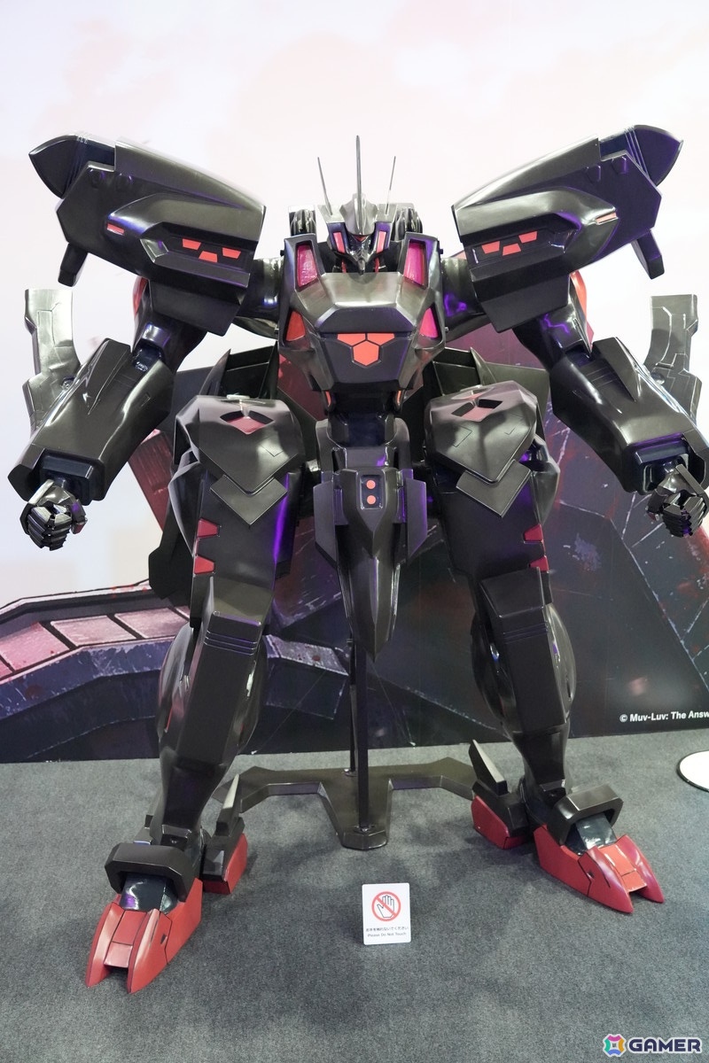 コックピットを彩るコスプレイヤーさんや豪華グッズが当たる巨大ガチャが登場!見どころ満載のDMM GAMESブースレポ【TGS2026】の画像