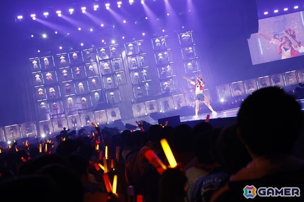 「シャニマスソロライブMSP」DAY2をレポート！アイドルごとのソロ曲を多彩な演出や仕掛けで表現、メドレー含む全30曲（実質42曲）をランウェイ上で届けたの画像19