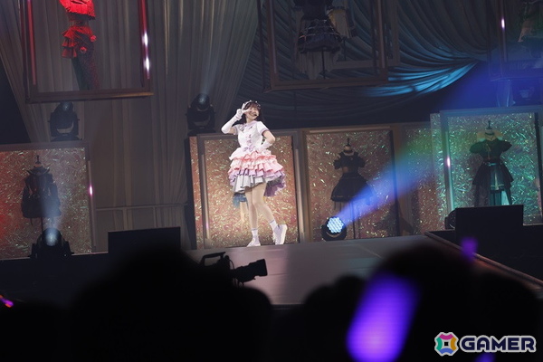 「シャニマスソロライブMSP」DAY2をレポート!アイドルごとのソロ曲を多彩な演出や仕掛けで表現、メドレー含む全30曲(実質42曲)をランウェイ上で届けたの画像