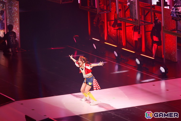 「シャニマスソロライブMSP」DAY2をレポート!アイドルごとのソロ曲を多彩な演出や仕掛けで表現、メドレー含む全30曲(実質42曲)をランウェイ上で届けたの画像