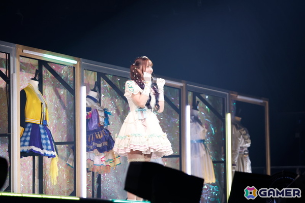 「シャニマスソロライブMSP」DAY2をレポート!アイドルごとのソロ曲を多彩な演出や仕掛けで表現、メドレー含む全30曲(実質42曲)をランウェイ上で届けたの画像
