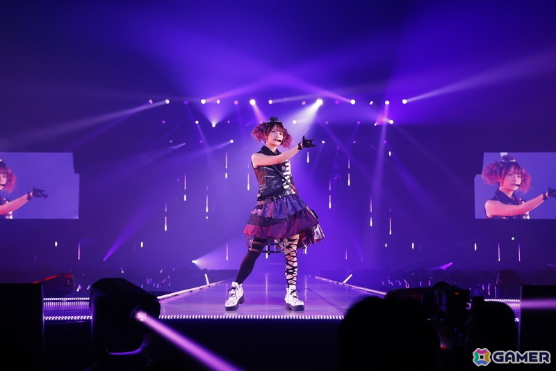 「シャニマスソロライブMSP」DAY2をレポート!アイドルごとのソロ曲を多彩な演出や仕掛けで表現、メドレー含む全30曲(実質42曲)をランウェイ上で届けたの画像