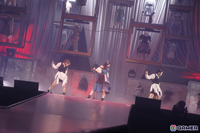 「シャニマスソロライブMSP」DAY2をレポート!アイドルごとのソロ曲を多彩な演出や仕掛けで表現、メドレー含む全30曲(実質42曲)をランウェイ上で届けたの画像
