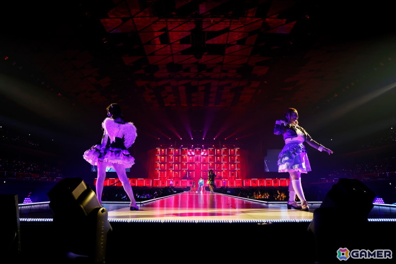 「シャニマスソロライブMSP」DAY2をレポート!アイドルごとのソロ曲を多彩な演出や仕掛けで表現、メドレー含む全30曲(実質42曲)をランウェイ上で届けたの画像