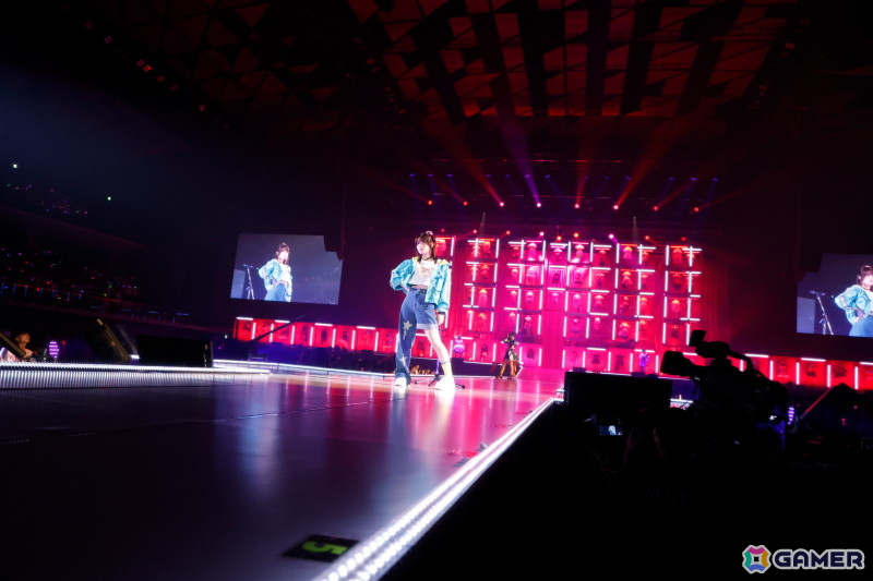 「シャニマスソロライブMSP」DAY2をレポート!アイドルごとのソロ曲を多彩な演出や仕掛けで表現、メドレー含む全30曲(実質42曲)をランウェイ上で届けたの画像