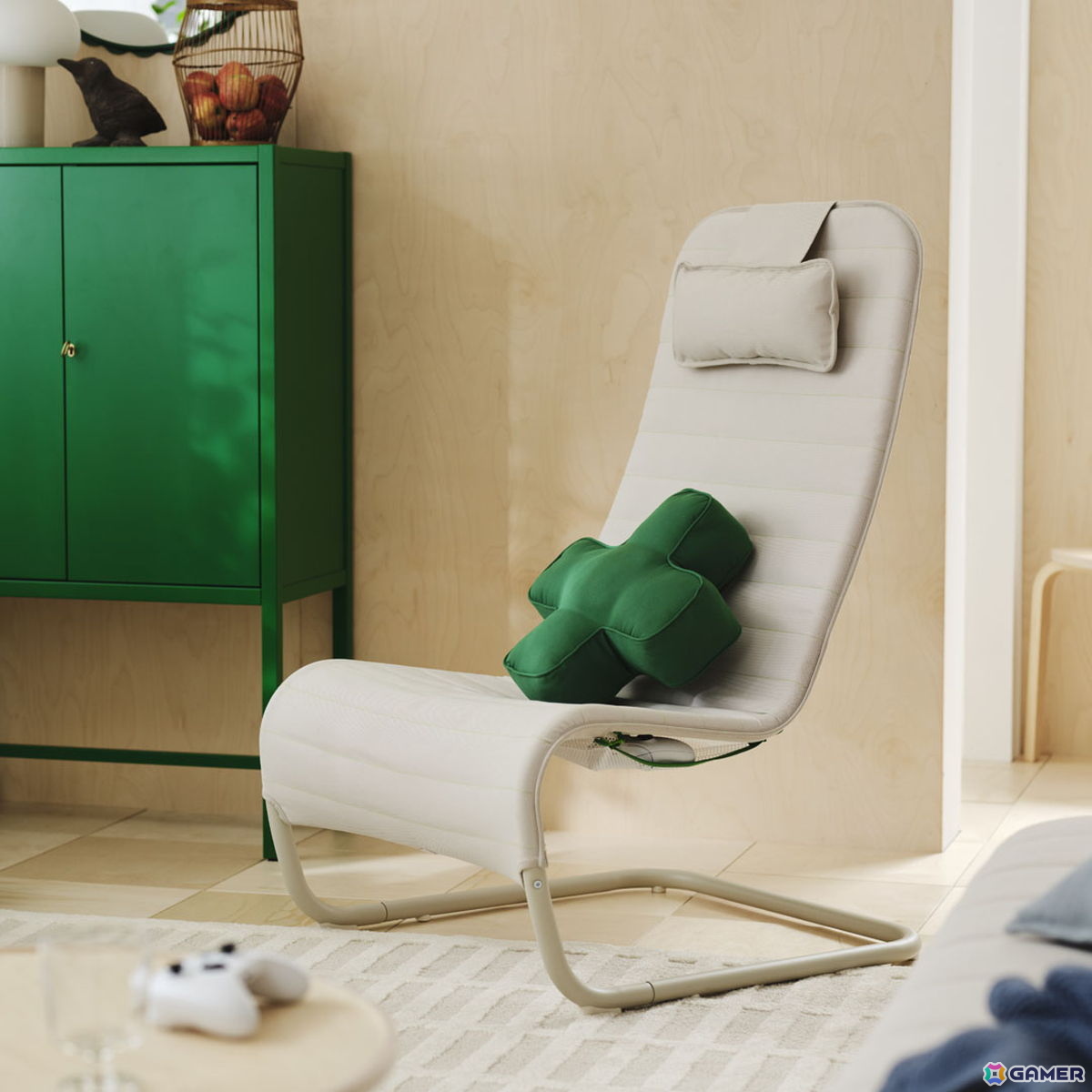 IKEAとXBOXのコラボコレクション「YXSTABY/イクススタビ」が発売！サムスティック型スツールや方向パッドモチーフのクッションなど全9製品がラインナップの画像3