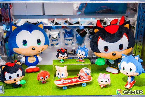 「SEGA STORE OSAKA」が心斎橋PARCOにグランドオープン！ソニック×コラージュアーティスト・河村康輔氏のぬいぐるみなど限定商品の一部も紹介の画像11