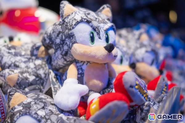 「SEGA STORE OSAKA」が心斎橋PARCOにグランドオープン！ソニック×コラージュアーティスト・河村康輔氏のぬいぐるみなど限定商品の一部も紹介の画像5