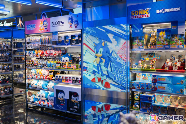 「SEGA STORE OSAKA」が心斎橋PARCOにグランドオープン！ソニック×コラージュアーティスト・河村康輔氏のぬいぐるみなど限定商品の一部も紹介の画像8