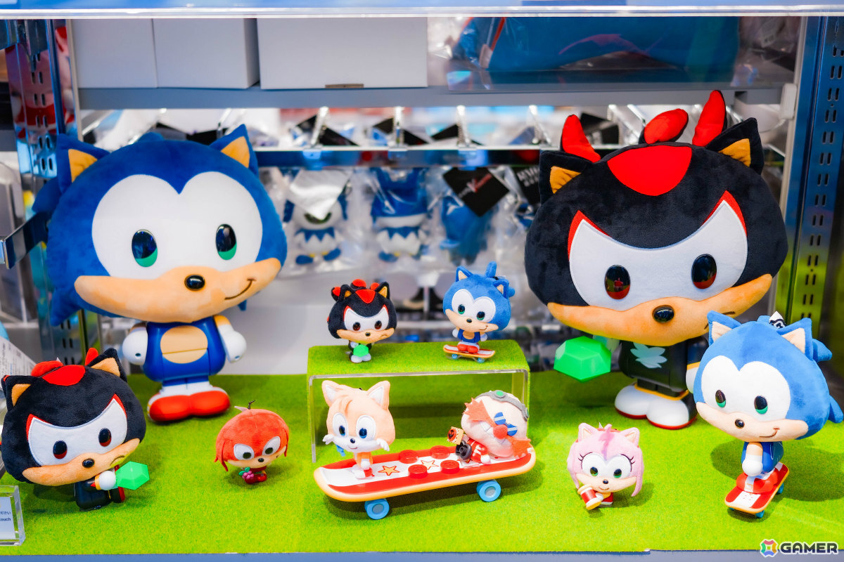 「SEGA STORE OSAKA」が心斎橋PARCOにグランドオープン!ソニック×コラージュアーティスト・河村康輔氏のぬいぐるみなど限定商品の一部も紹介の画像