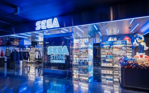 「SEGA STORE OSAKA」が心斎橋PARCOにグランドオープン！ソニック×コラージュアーティスト・河村康輔氏のぬいぐるみなど限定商品の一部も紹介