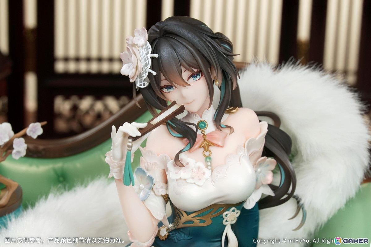 「崩壊:スターレイル」ルアン・メェイ 紙上に咲く雪梅Ver.が1/7スケールフィギュアで登場!ソファにもたれ、扇子を軽く手にした優雅なひとときを楽しむ姿を立体化の画像