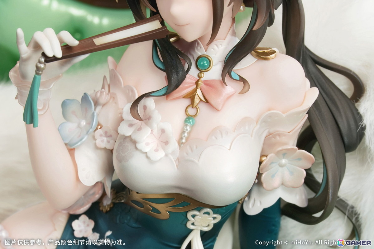 「崩壊:スターレイル」ルアン・メェイ 紙上に咲く雪梅Ver.が1/7スケールフィギュアで登場!ソファにもたれ、扇子を軽く手にした優雅なひとときを楽しむ姿を立体化の画像