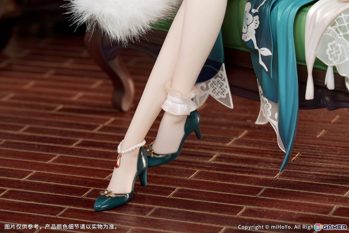 「崩壊:スターレイル」ルアン・メェイ 紙上に咲く雪梅Ver.が1/7スケールフィギュアで登場!ソファにもたれ、扇子を軽く手にした優雅なひとときを楽しむ姿を立体化の画像
