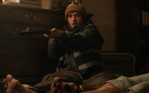 映画「バイオハザード」ブライアンが迫る脅威にショットガン1丁で立ち向かう緊迫の本編映像が解禁！