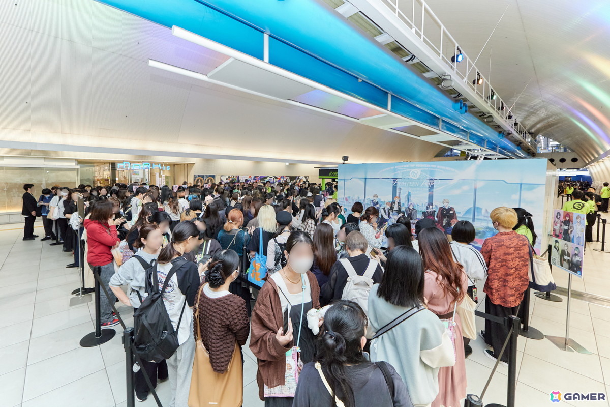 「18TRIP」みなとみらい駅に空港風ブースが登場!区長30人の全身パネルやSeason1を振り返るー現地レポートが公開の画像