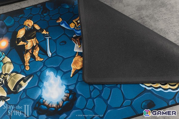 「Slay the Spire 2」とオフィシャルコラボレーションしたデスクマット・ロングスリーブTシャツ・ピンバッジが販売！の画像4