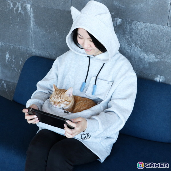 猫をお腹のポケットに入れてゲームができる「にゃんガルーパーカー3」発売！猫じゃらし紐＆撮影用スマホポケットを新搭載の画像2